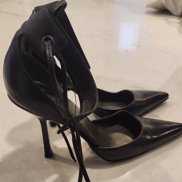 Gucci pumps with ankle straps & dust bag - Picture 2 of 10